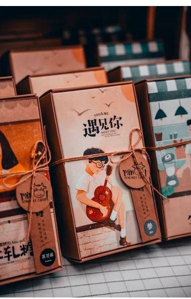 Snack cartons with tuck-in flaps printed on grease-resistant board